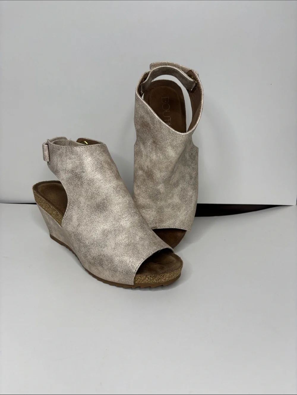 Boutique by Corky size 7 Peep-Toe Slingback Wedge in Shimmery Taupe